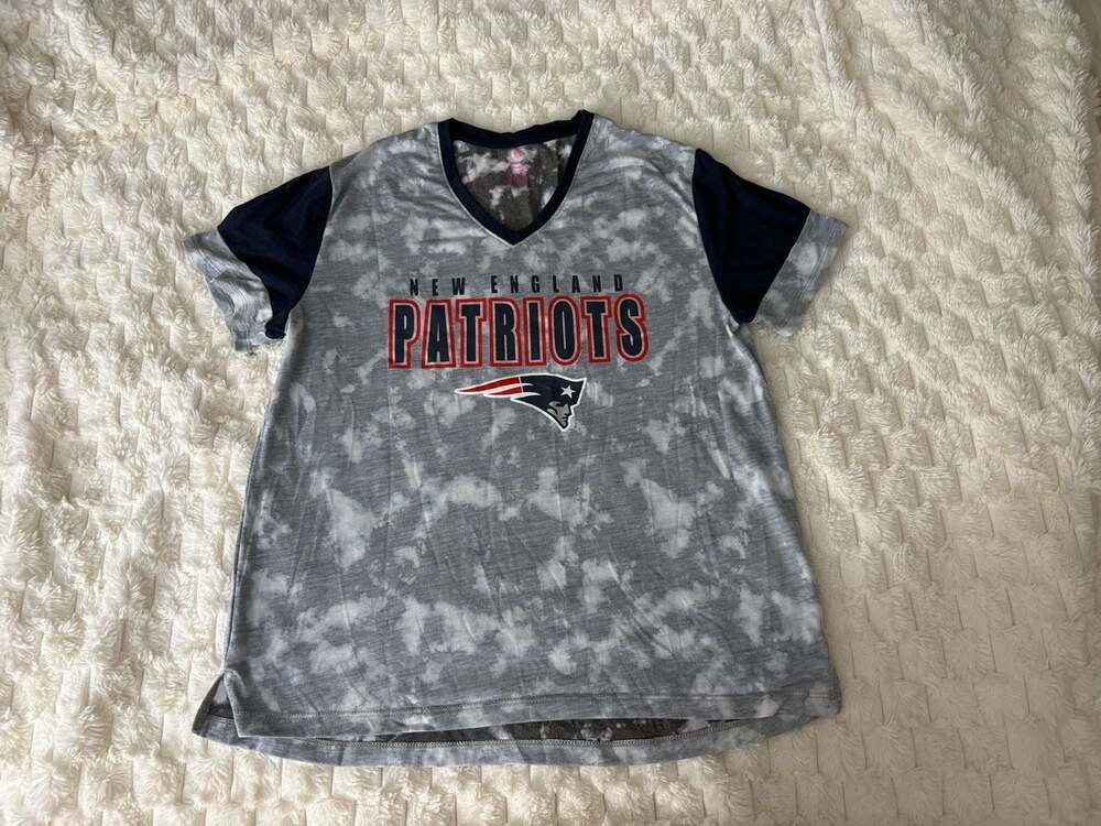 NFL Teens Apparel New England Patriots Tie Dye V-Neck T-Shirt Size L (11/13)